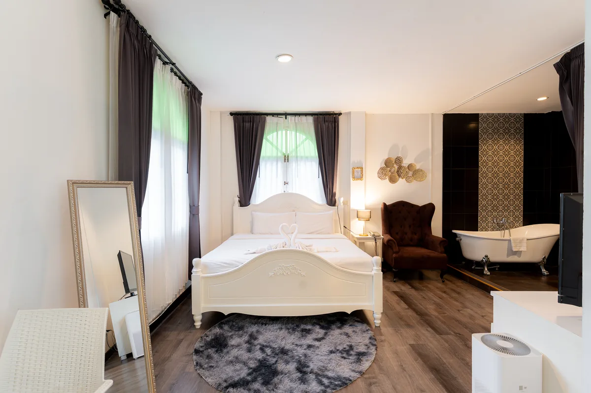 Suite Room 203, 303